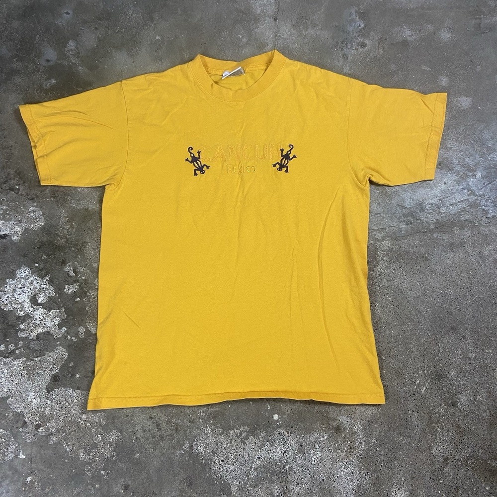 Vintage 90s Cancun Mexico T-Shirt Size Large Yellow Embroidered Lizard Graphic